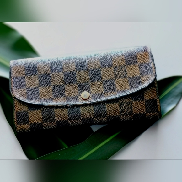 Authentic Louis Vuitton Emilie Wallet – Damier Ebene - Picture 2 of 11